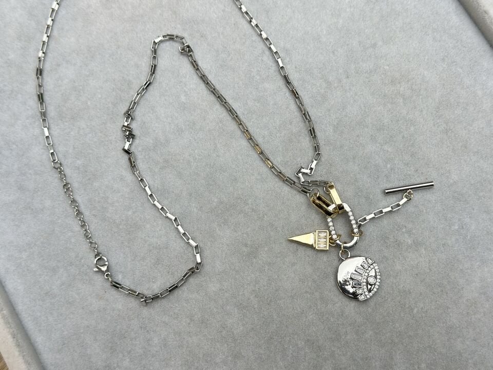 SALLANTI DETAYLI UZUN KOLYE