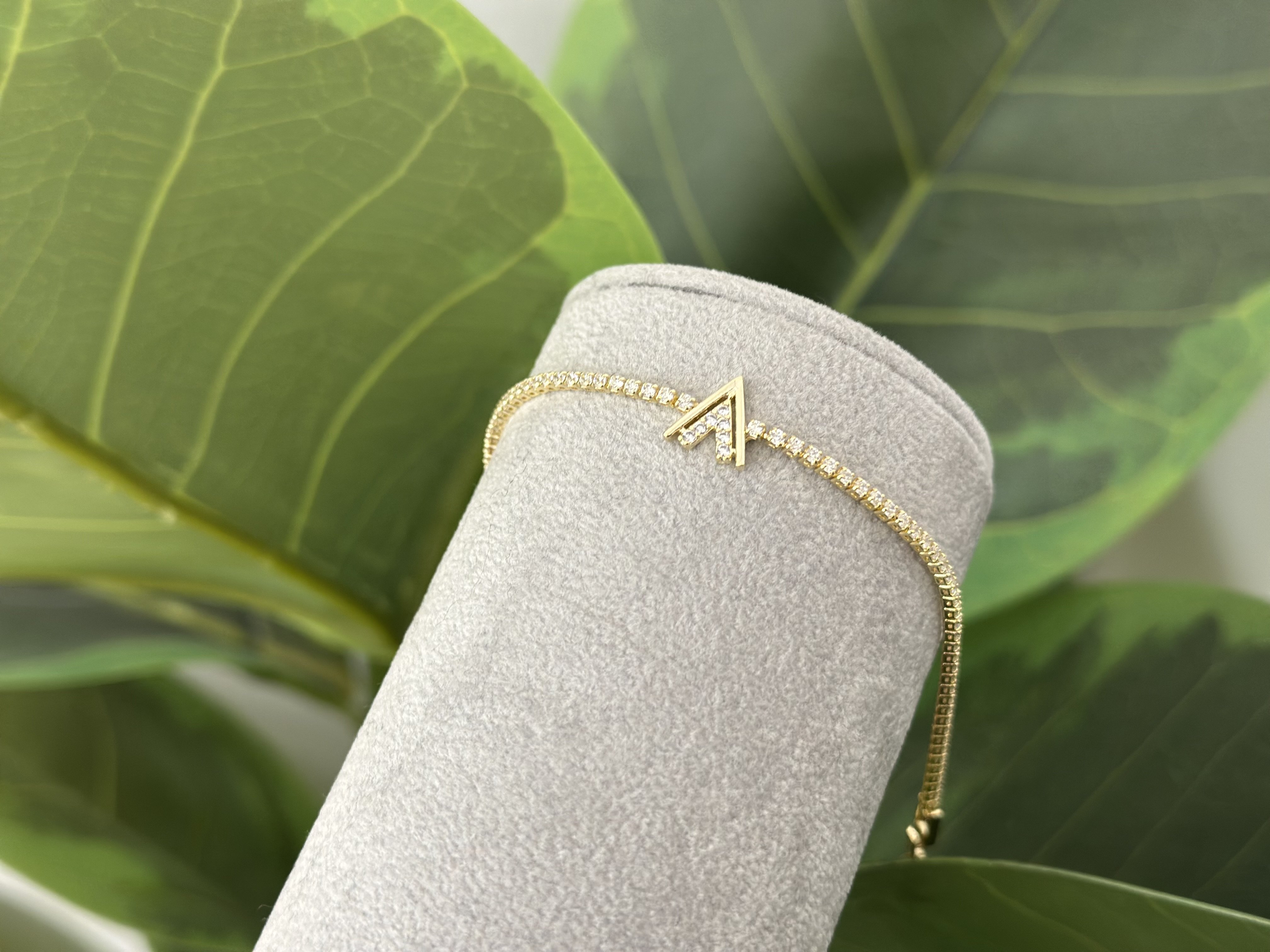 MİNİMA SU YOLU VE ÜÇGEN DETAYLI BİLEKLİK