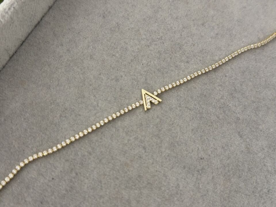 MİNİMA SU YOLU VE ÜÇGEN DETAYLI BİLEKLİK