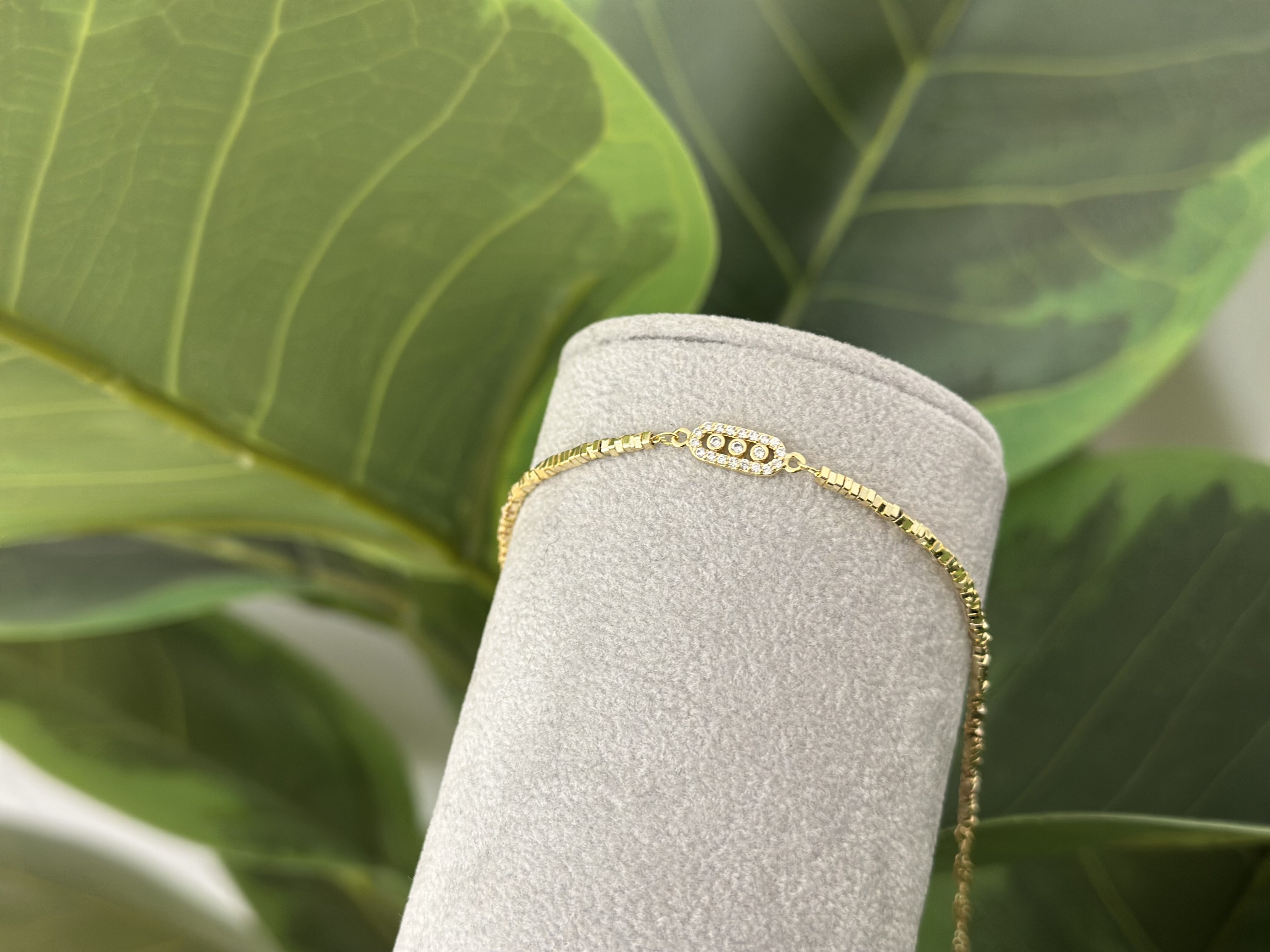 MİNİMA DORİKA VE ÜÇ TAŞ DETAYLI BİLEKLİK