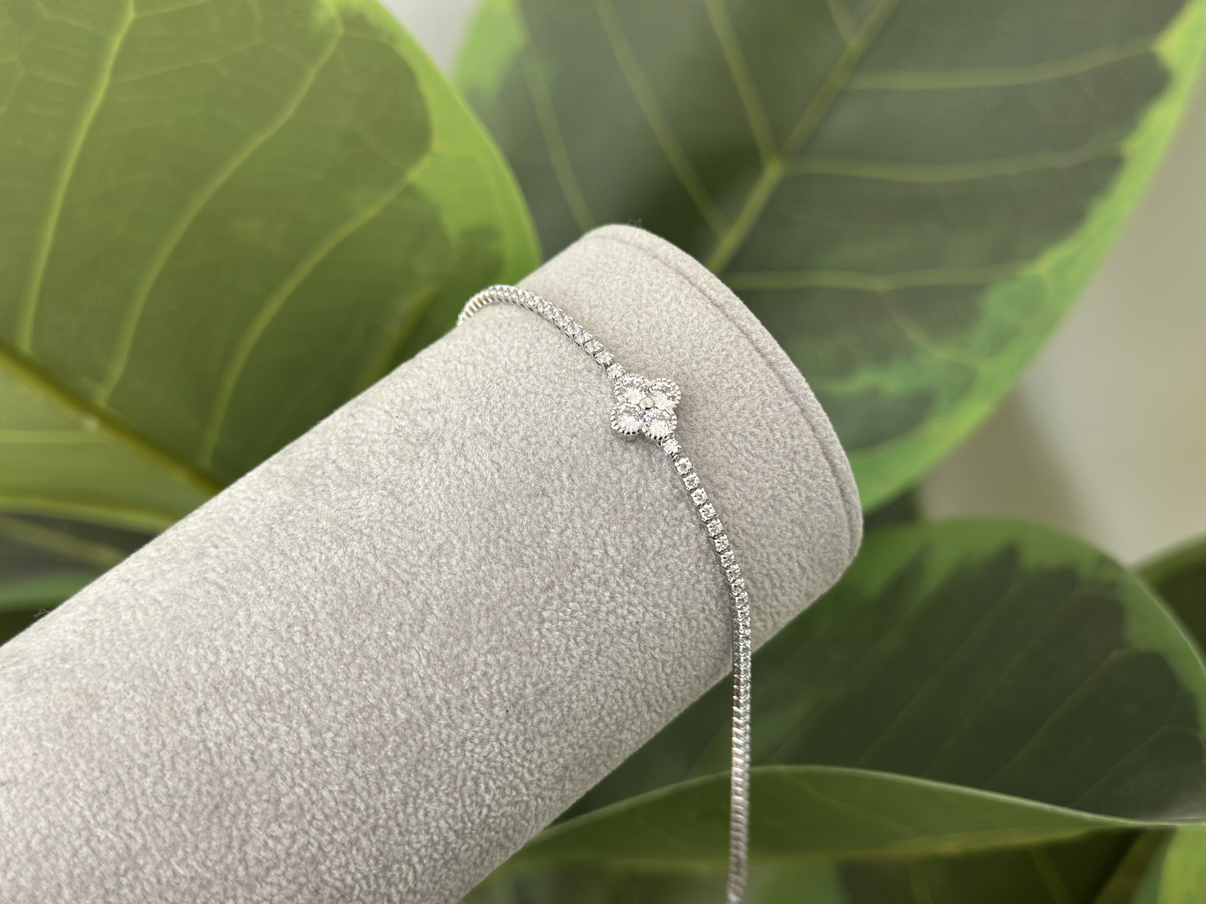 MİNİMA SU YOLU VE YONCA DETAYLI BİLEKLİK