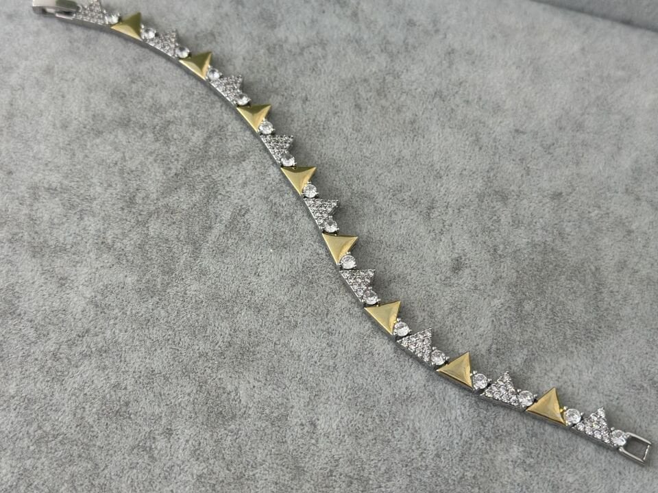 ÜÇGEN VE TAŞ DETAY ÇİFT RENK BİLEKLİK