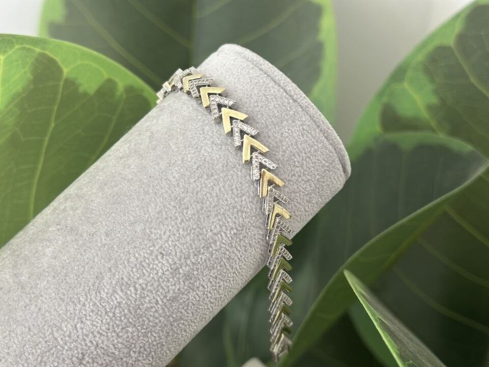 GOLD VE TAŞ DETAY ÜÇGEN KESİM BİLEKLİK