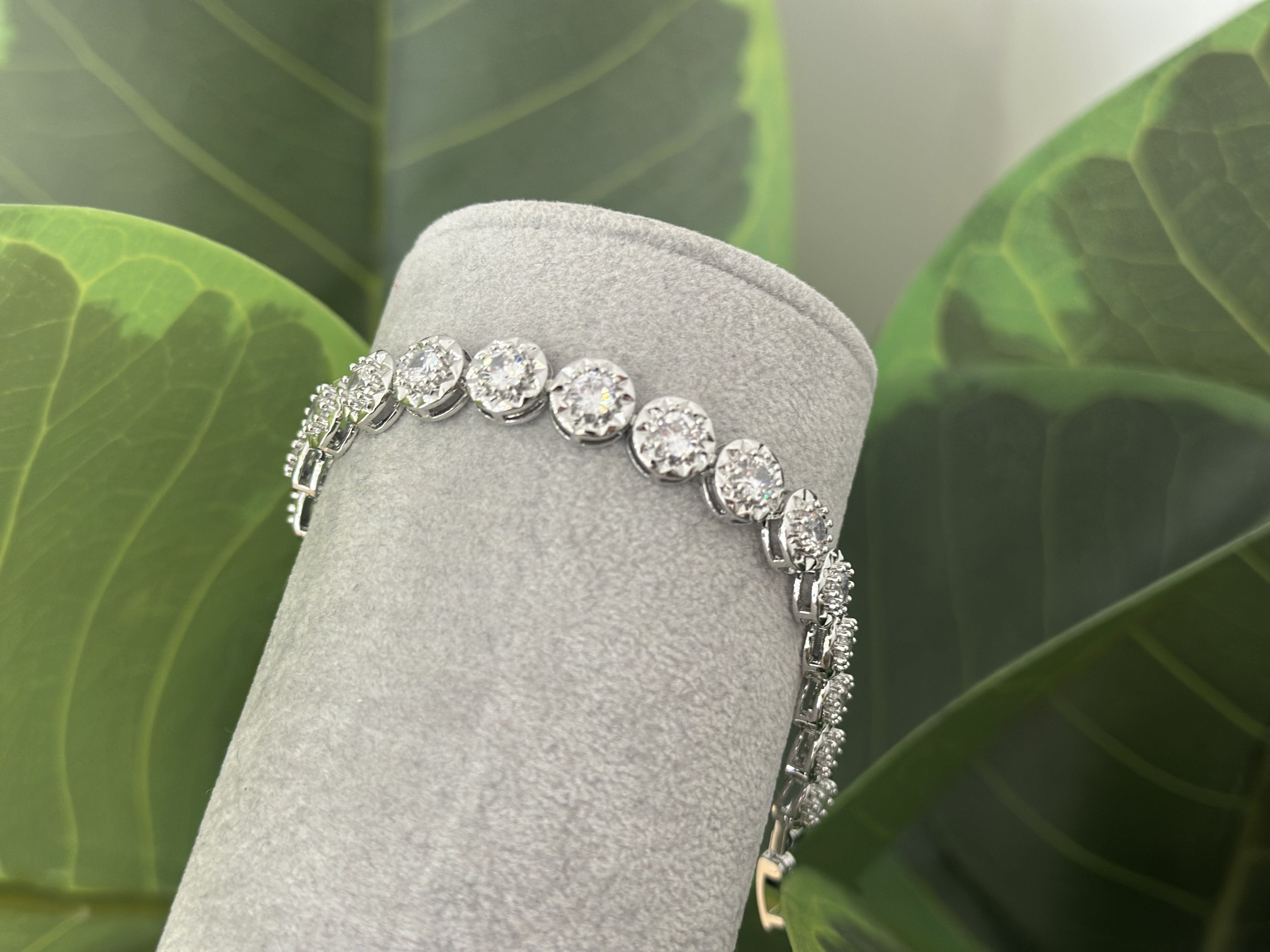 SİLVER VE TEK TAŞ DETAYLI  BİLEKLİK