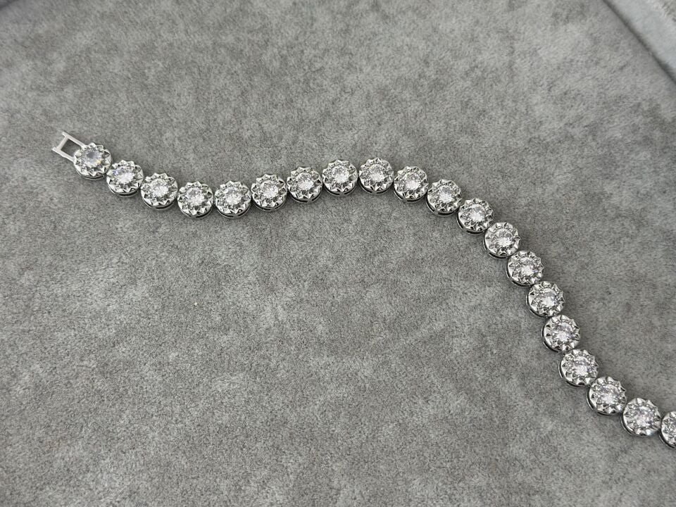 SİLVER VE TEK TAŞ DETAYLI  BİLEKLİK