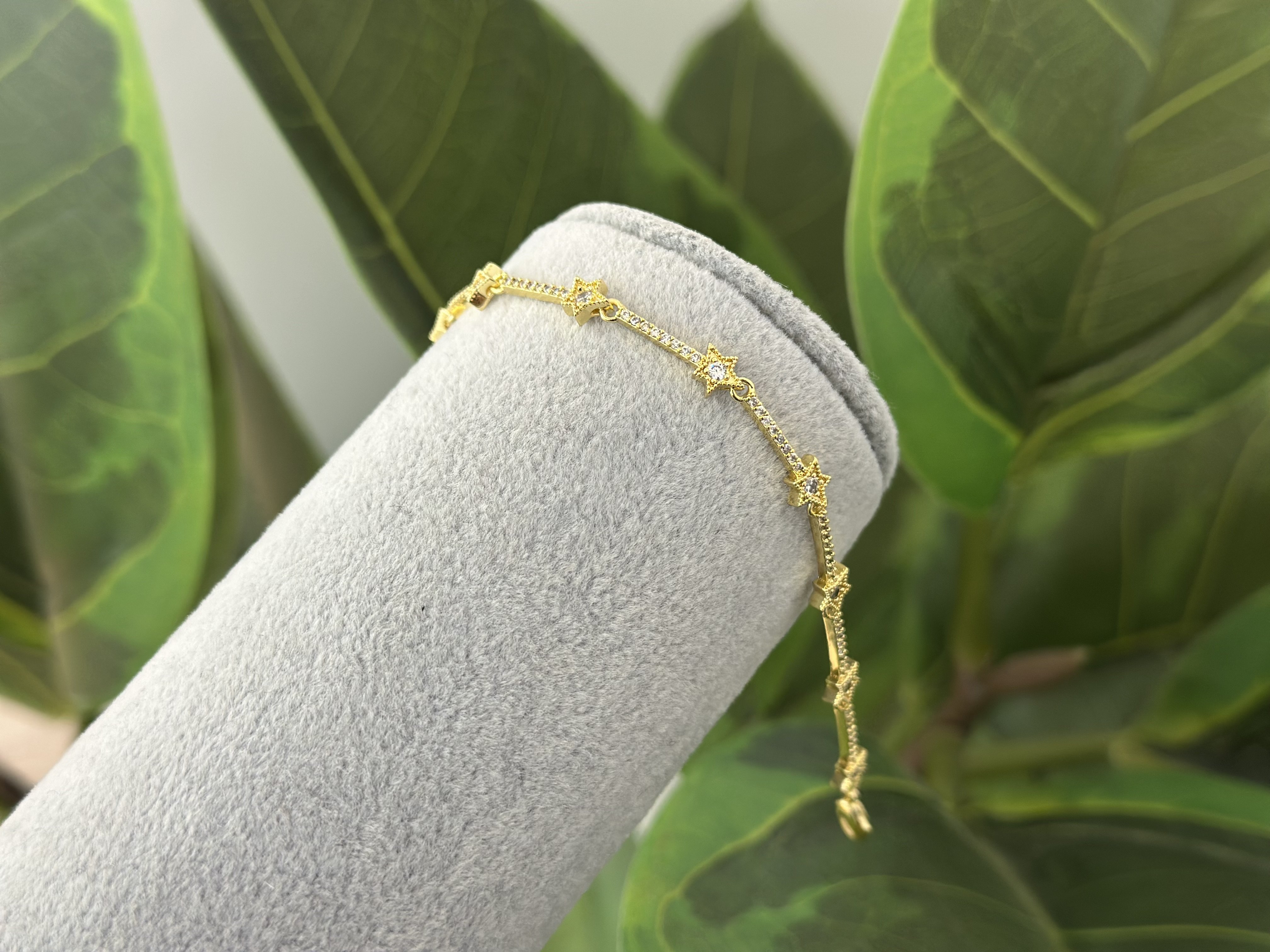 YILDIZ VE TAŞ DETAY GOLD BİLEKLİK