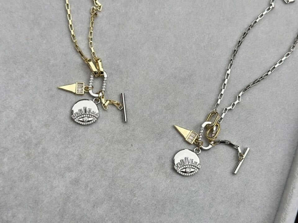 SALLANTI DETAYLI UZUN KOLYE