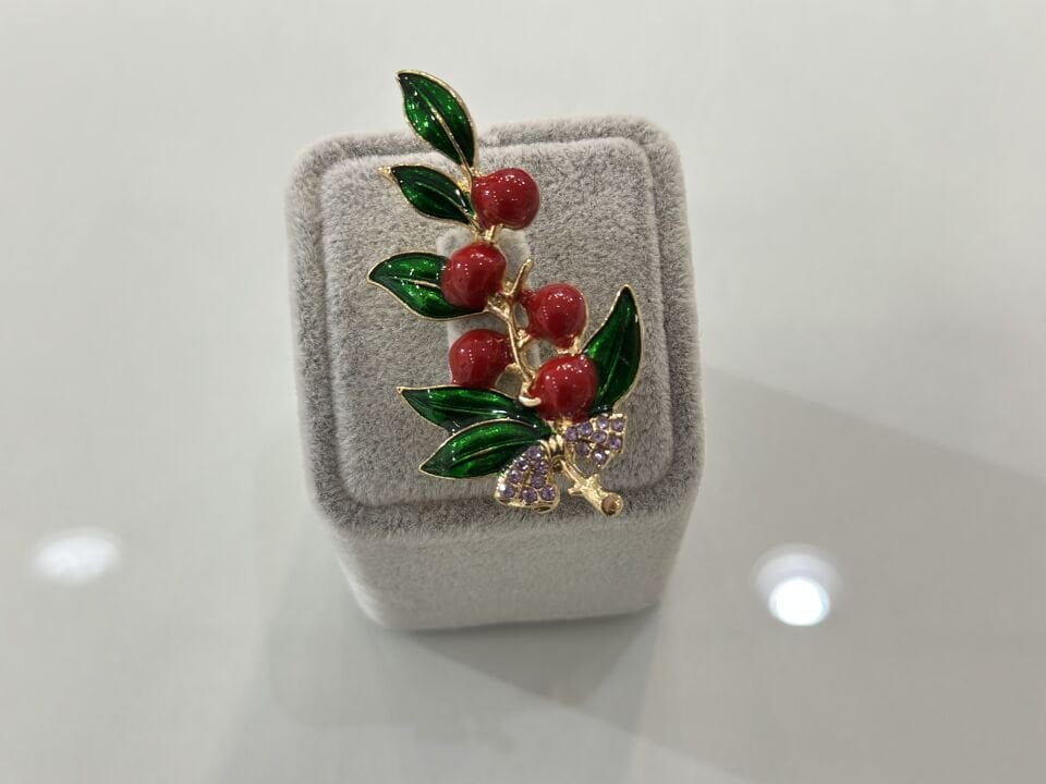 NAR ÇİÇEĞİ YILBAŞI BROŞU