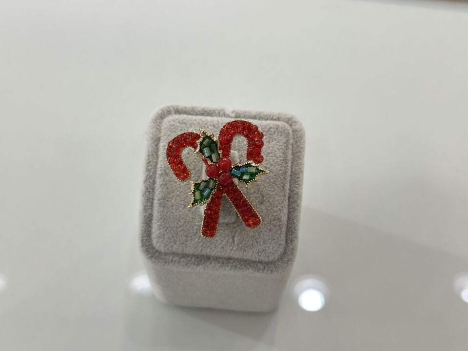 CANDYS YILBAŞI BROŞU