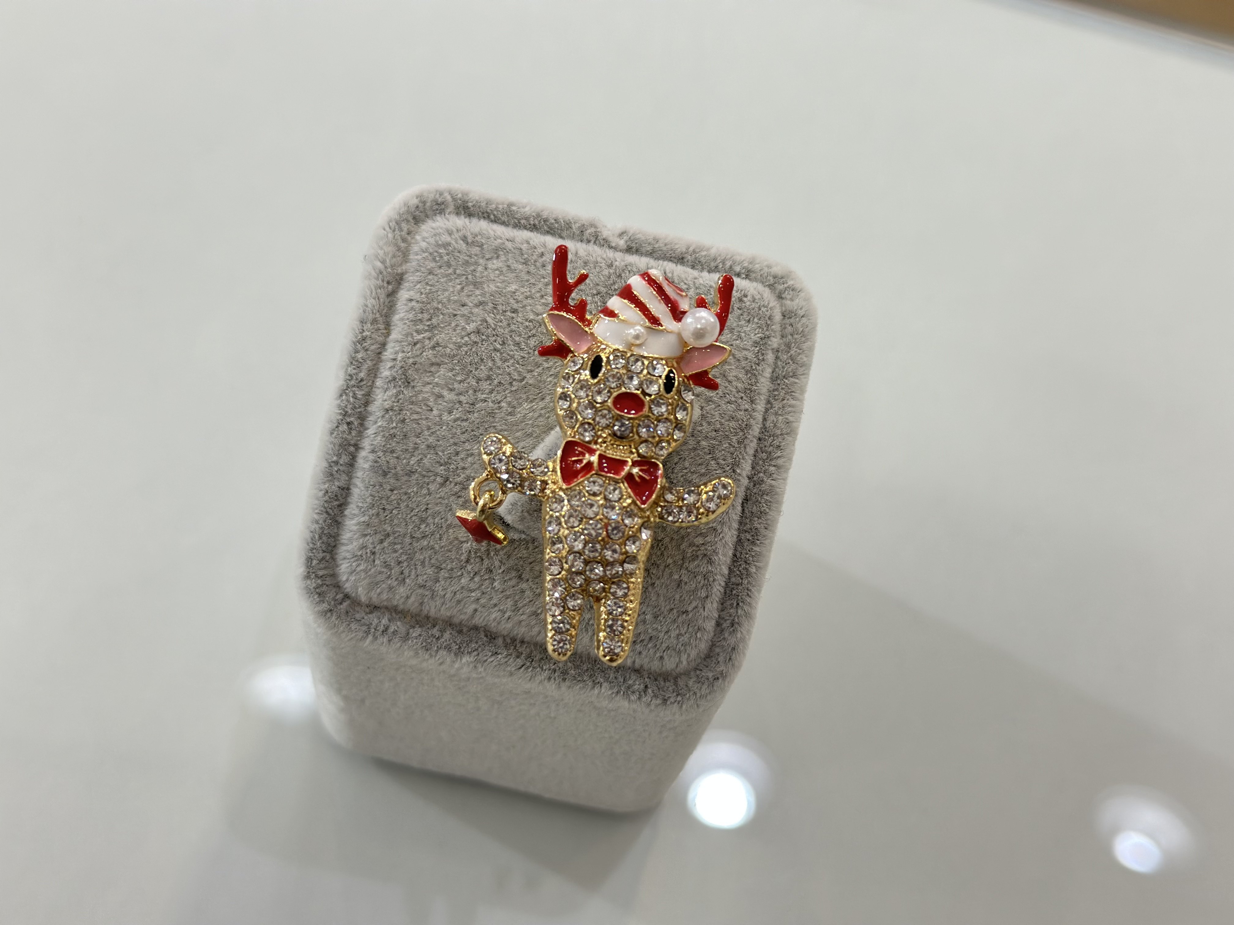 RİDLEY YILBAŞI BROŞU