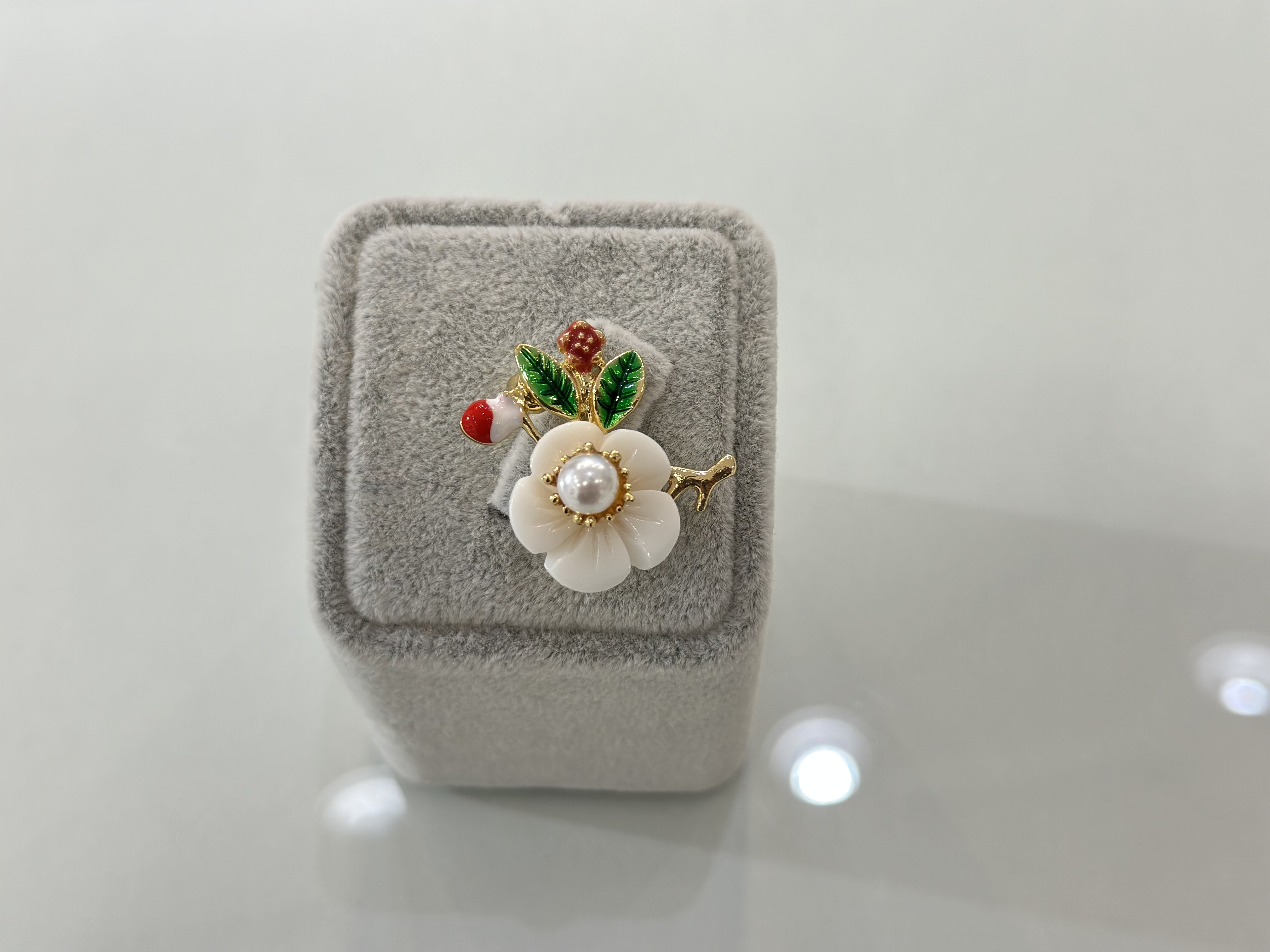 FLOWER YILBAŞI BROŞU