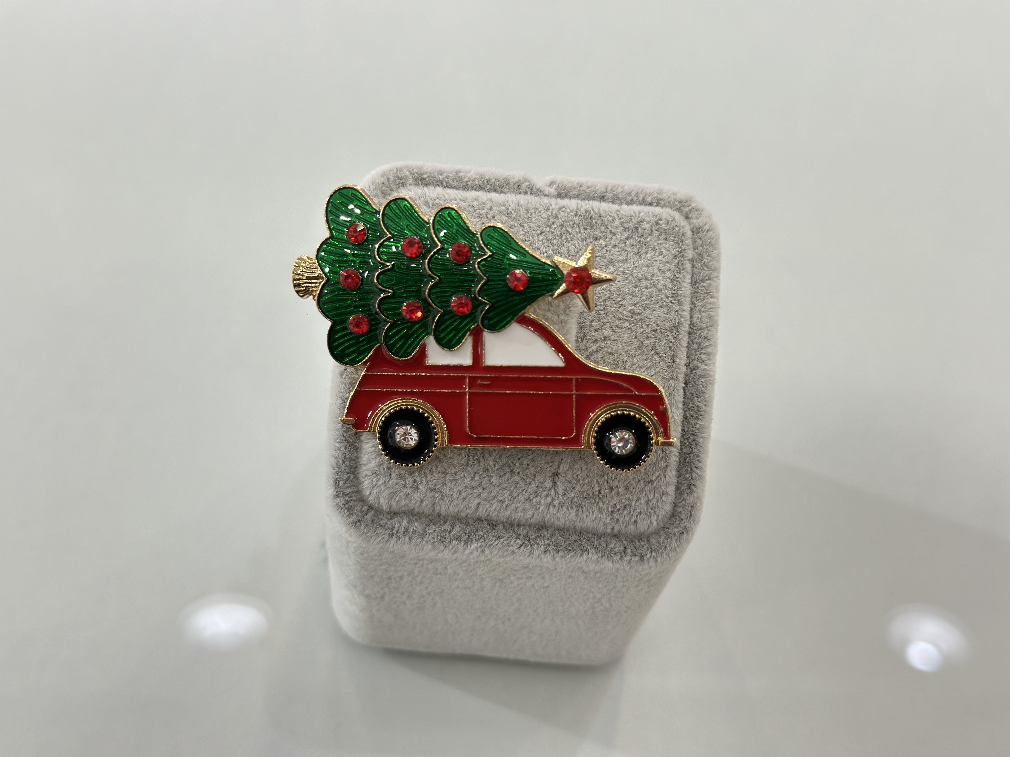 CARS YILBAŞI BROŞU