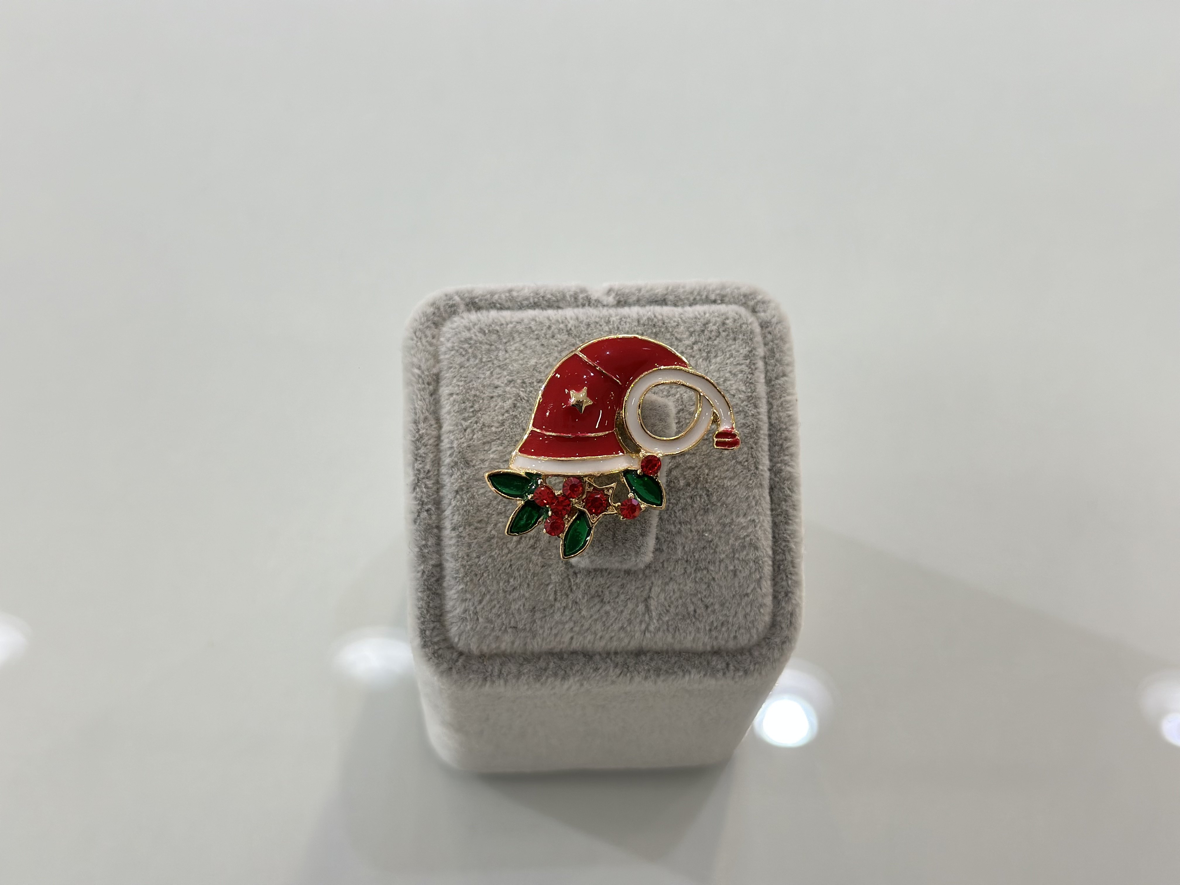 REDHAT YILBAŞI BROŞU