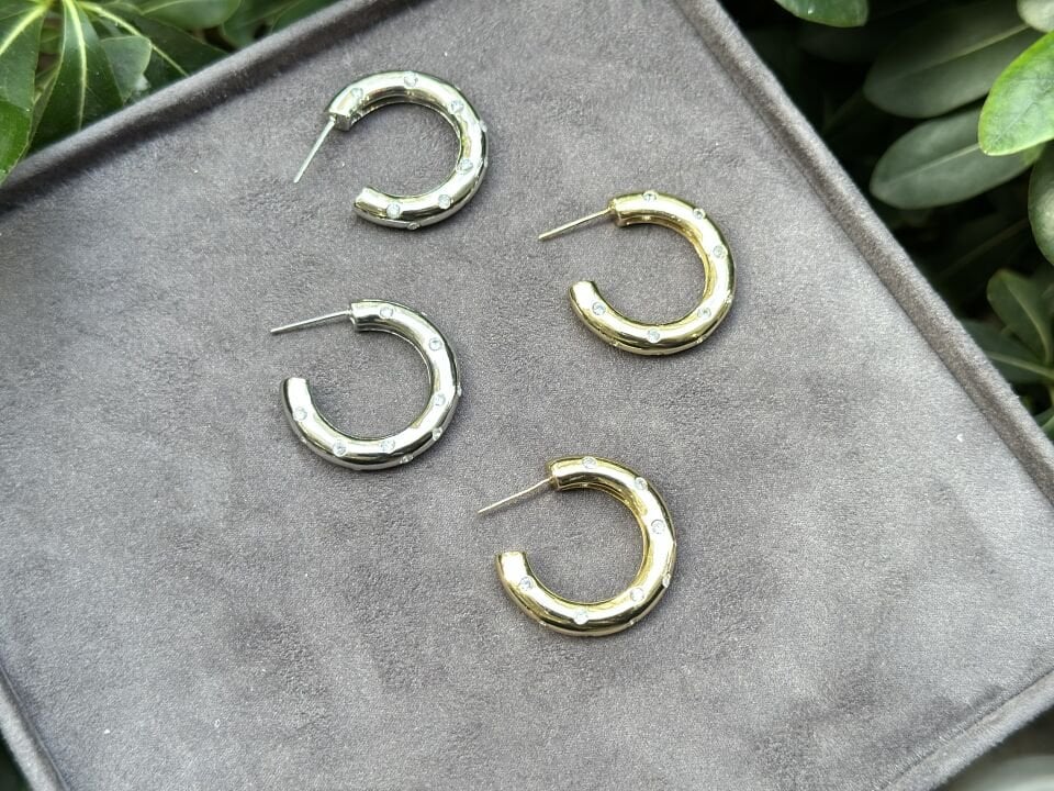 TAŞ DETAYLI HALKA KÜPE