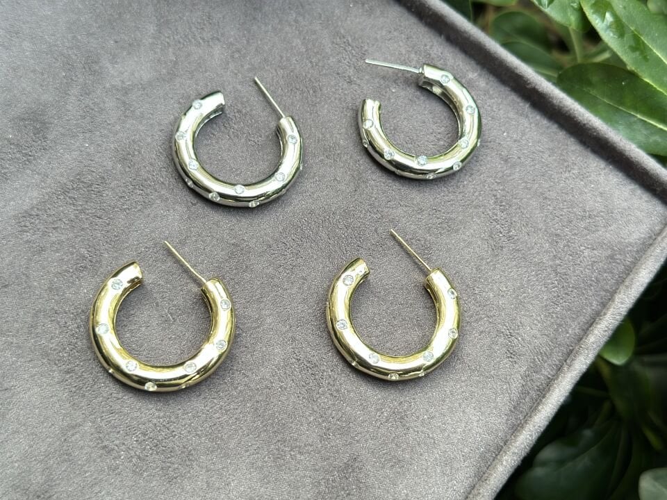 TAŞ DETAYLI HALKA KÜPE