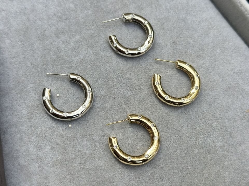 TAŞ DETAYLI HALKA KÜPE