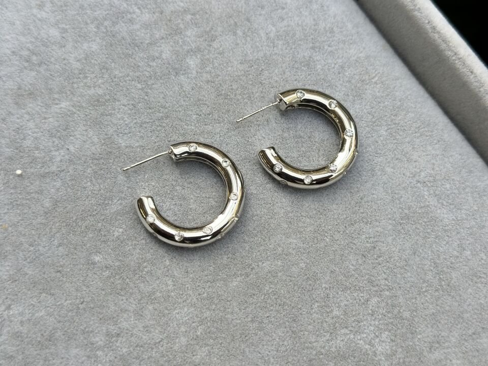 TAŞ DETAYLI HALKA KÜPE