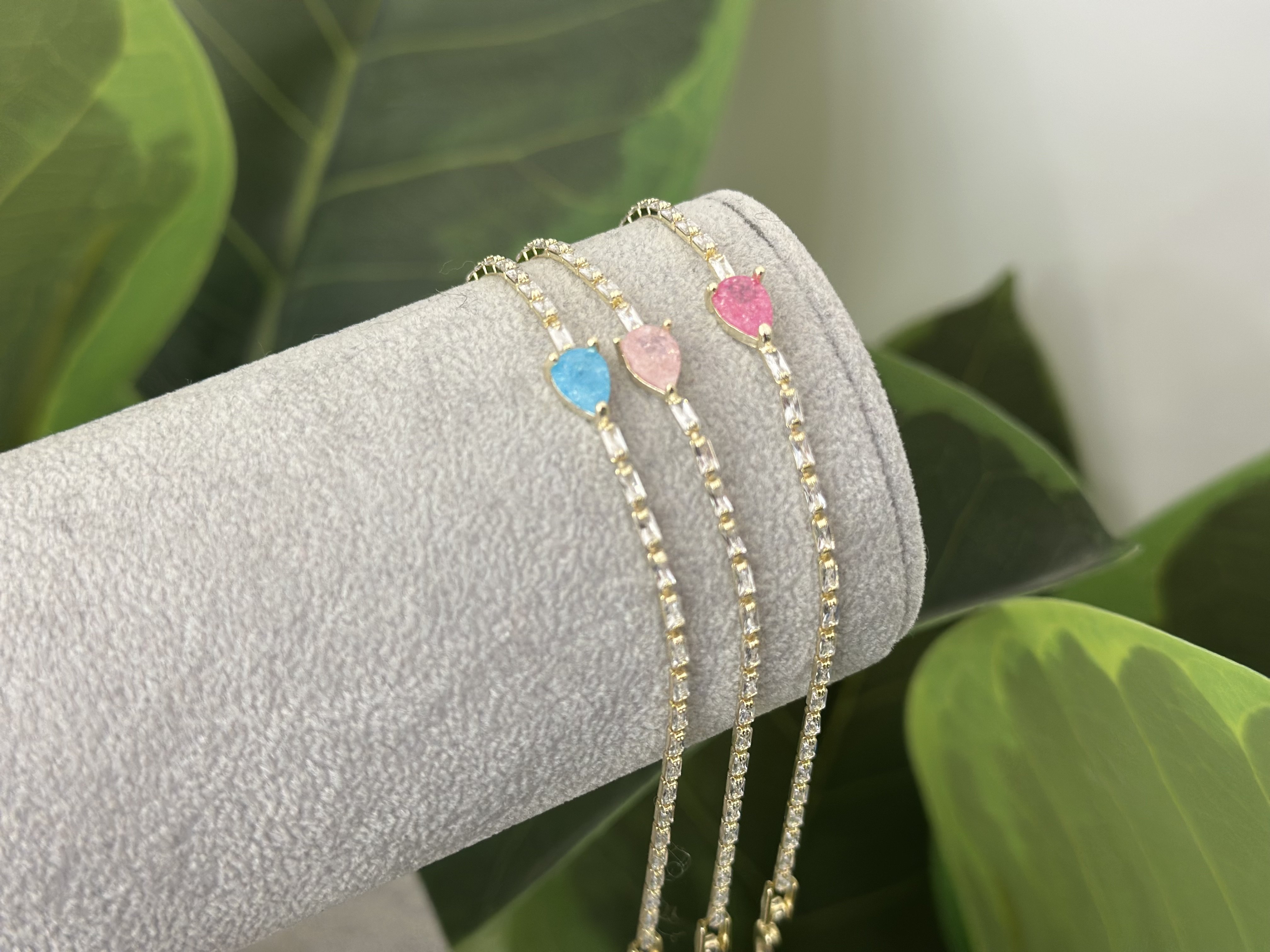 MİNİMA RENKLİ TAŞ VE SU YOLU DETAYLI BİLEKLİK