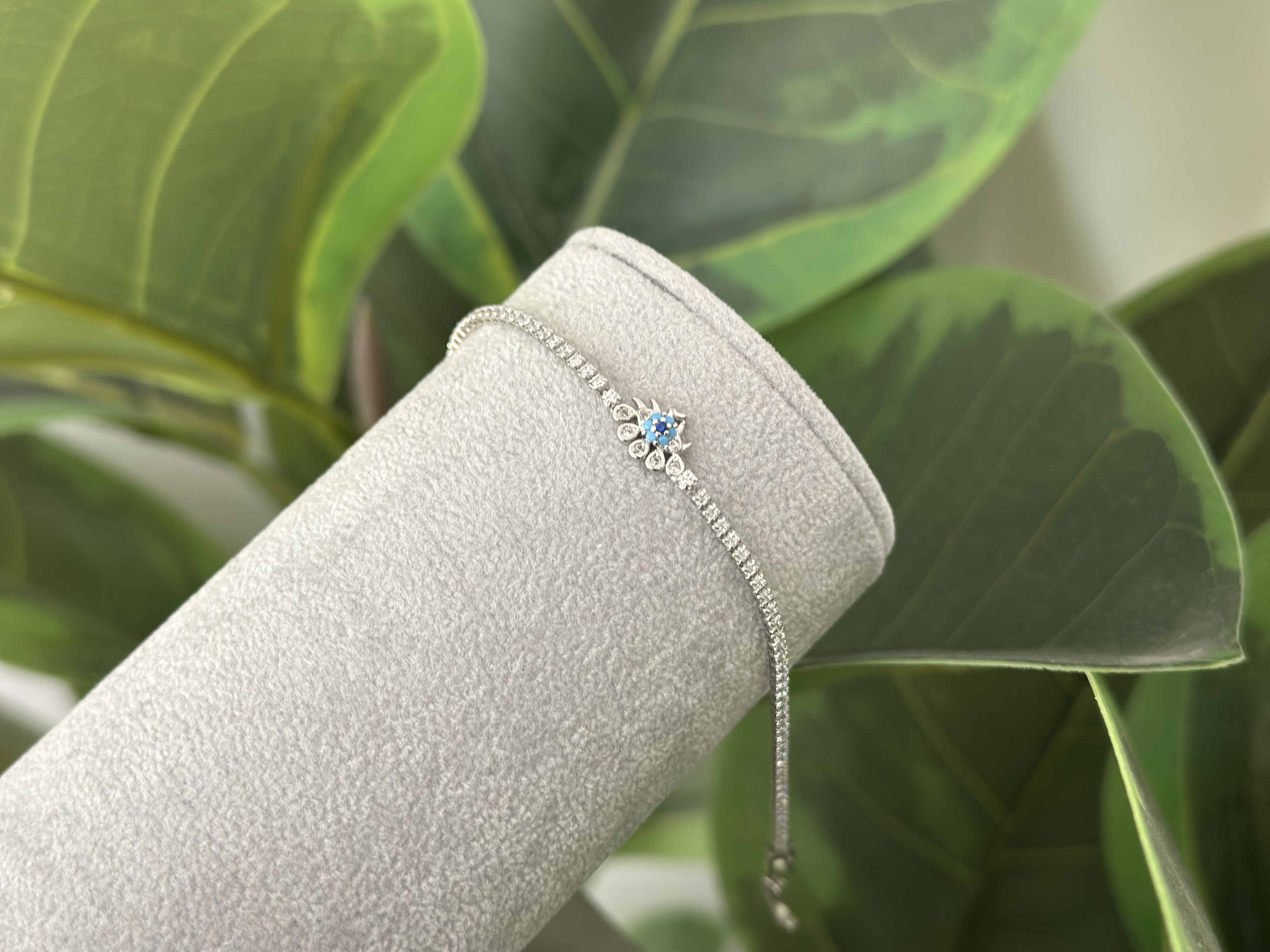 MİNİMA SU YOLU VE GÖZ DETAYLI BİLEKLİK